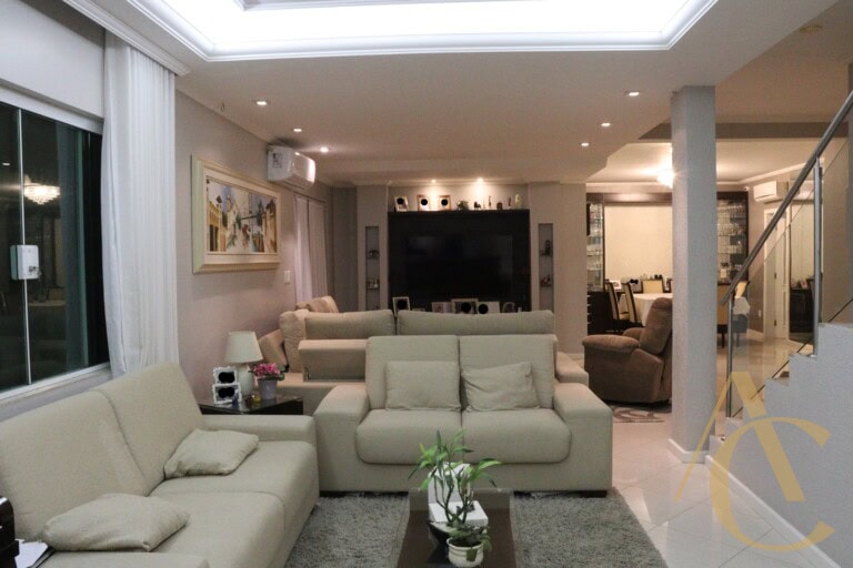 Casa à venda – 4 quartos sendo 3 suítes – Saco Grande, Florianópolis/SC.