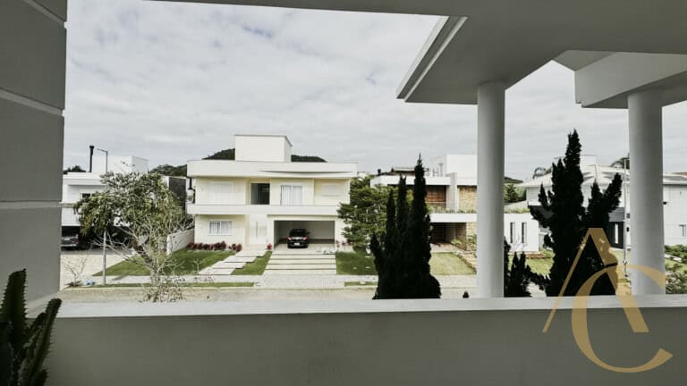 Casa residencial para venda – 4 quartos, sendo 3 suítes – Rio Tavares, Florianópolis/SC.