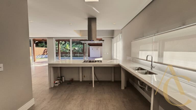 Casa residencial para venda – 03 quartos sendo 02 suítes – Praia Mole, Florianópolis/SC.