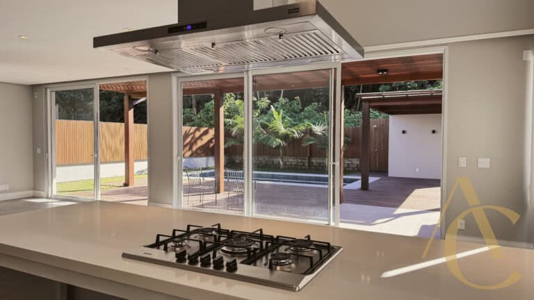 Casa residencial para venda – 03 quartos sendo 02 suítes – Praia Mole, Florianópolis/SC.