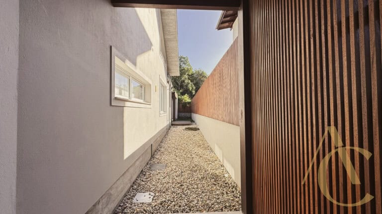 Casa residencial para venda – 03 quartos sendo 02 suítes – Praia Mole, Florianópolis/SC.