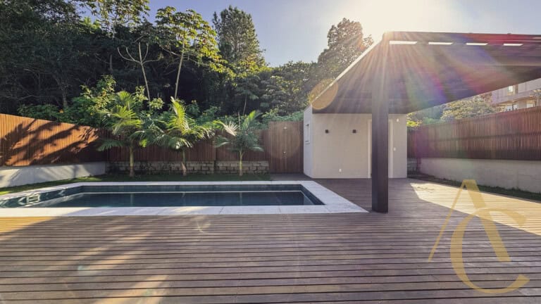 Casa residencial para venda – 03 quartos sendo 02 suítes – Praia Mole, Florianópolis/SC.