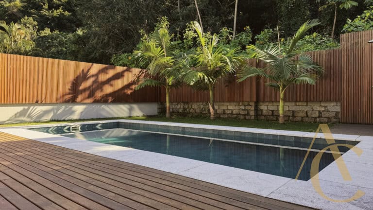 Casa residencial para venda – 03 quartos sendo 02 suítes – Praia Mole, Florianópolis/SC.