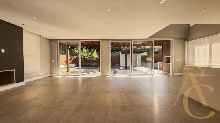 Casa residencial para venda – 03 quartos sendo 02 suítes – Praia Mole, Florianópolis/SC.