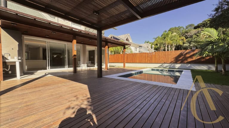 Casa residencial para venda – 03 quartos sendo 02 suítes – Praia Mole, Florianópolis/SC.