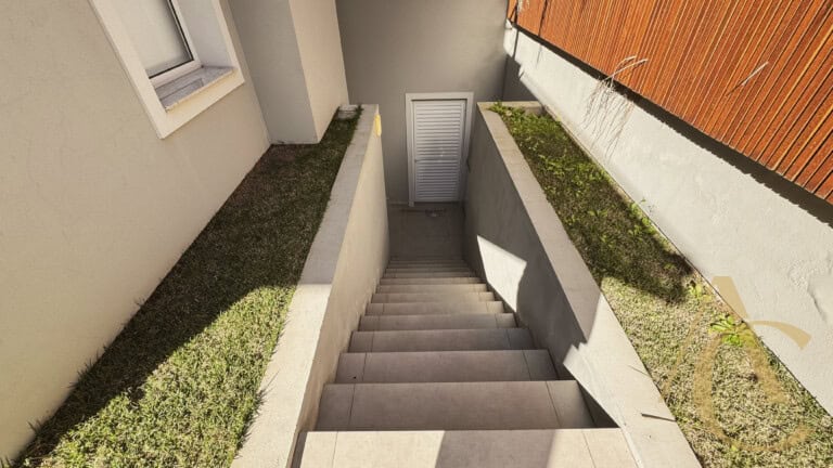 Casa residencial para venda – 03 quartos sendo 02 suítes – Praia Mole, Florianópolis/SC.