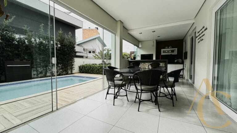 Casa residencial para venda – 4 quartos, sendo 3 suítes – Rio Tavares, Florianópolis/SC.