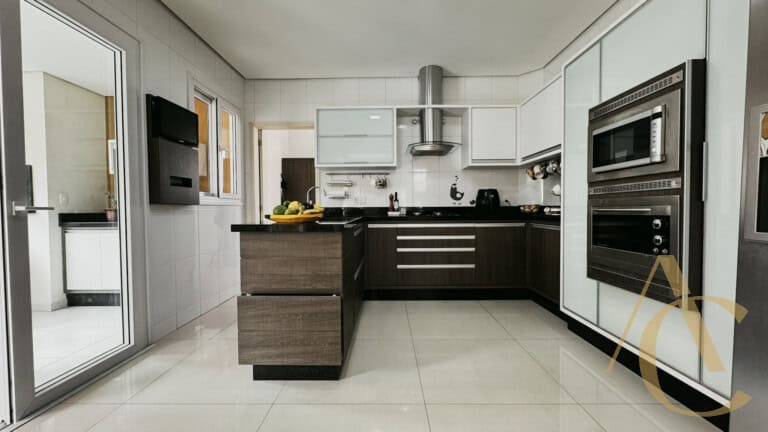 Casa residencial para venda – 4 quartos, sendo 3 suítes – Rio Tavares, Florianópolis/SC.