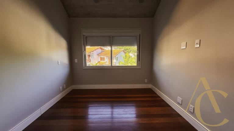 Casa residencial para venda – 03 quartos sendo 02 suítes – Praia Mole, Florianópolis/SC.