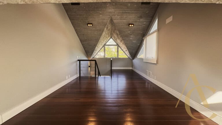 Casa residencial para venda – 03 quartos sendo 02 suítes – Praia Mole, Florianópolis/SC.