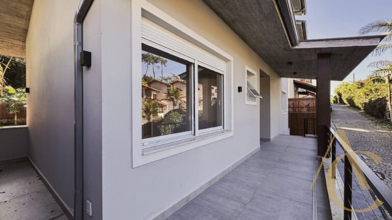 Casa residencial para venda – 03 quartos sendo 02 suítes – Praia Mole, Florianópolis/SC.