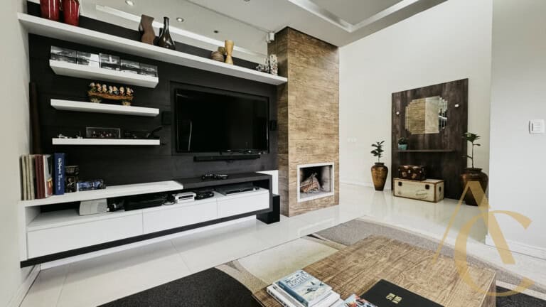 Casa residencial para venda – 4 quartos, sendo 3 suítes – Rio Tavares, Florianópolis/SC.