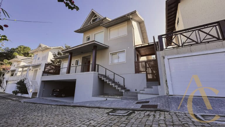 Casa residencial para venda – 03 quartos sendo 02 suítes – Praia Mole, Florianópolis/SC.