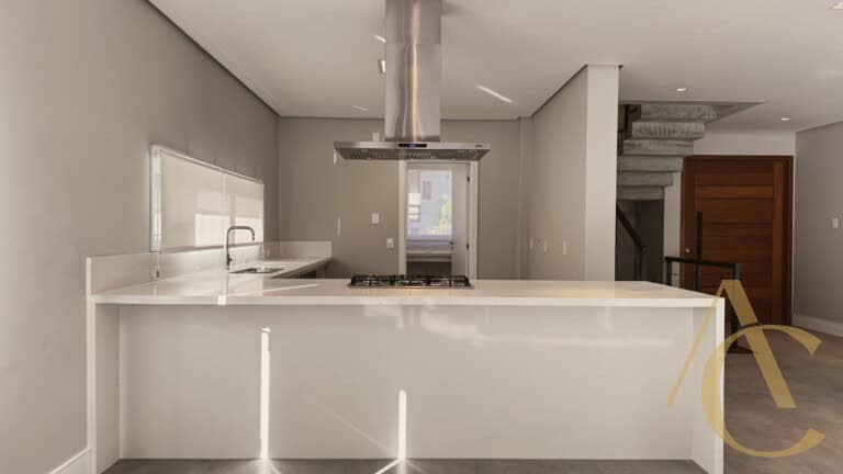 Casa residencial para venda – 03 quartos sendo 02 suítes – Praia Mole, Florianópolis/SC.