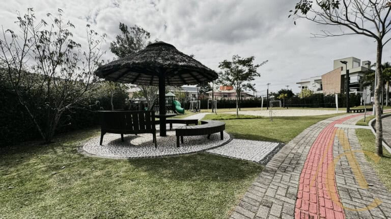 Casa residencial para venda – 4 quartos, sendo 3 suítes – Rio Tavares, Florianópolis/SC.