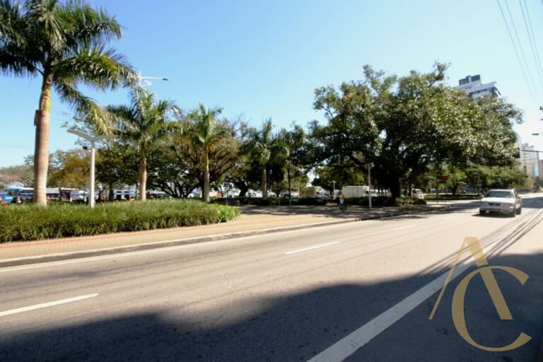 Apartamento para alugar – 3 quartos sendo 1 suíte – Agronômica, Florianópolis/SC.