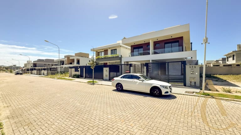 Casa à venda – 3 Suítes – Campeche – Florianópolis/SC.