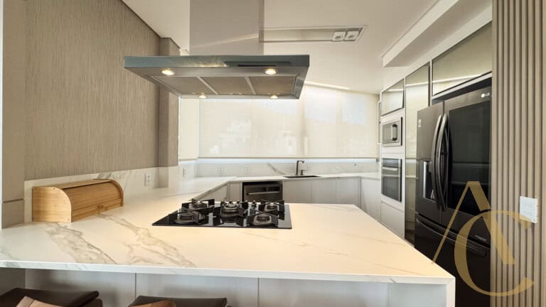 Apartamento/cobertura à venda – 03 suítes – Centro, Florianópolis/SC.