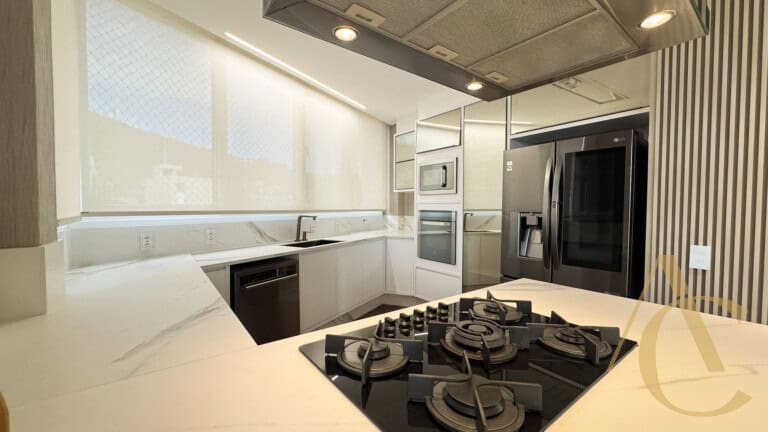 Apartamento/cobertura à venda – 03 suítes – Centro, Florianópolis/SC.