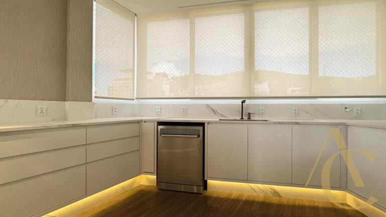 Apartamento/cobertura à venda – 03 suítes – Centro, Florianópolis/SC.