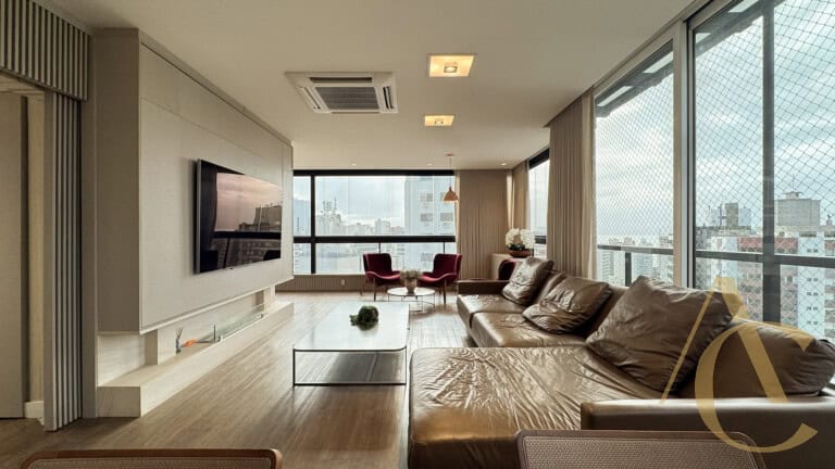 Apartamento/cobertura à venda – 03 suítes – Centro, Florianópolis/SC.