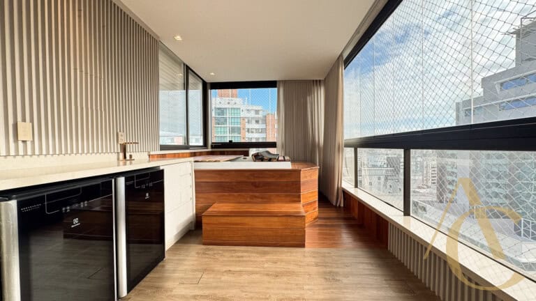 Apartamento/cobertura à venda – 03 suítes – Centro, Florianópolis/SC.