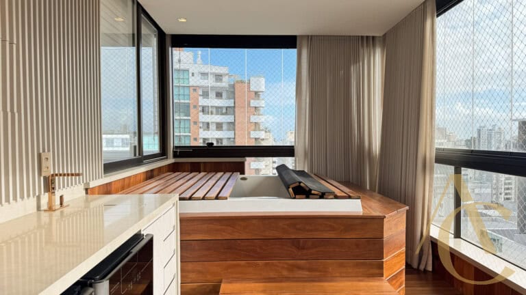 Apartamento/cobertura à venda – 03 suítes – Centro, Florianópolis/SC.