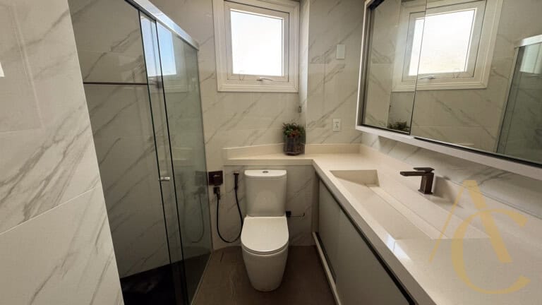 Apartamento/cobertura à venda – 03 suítes – Centro, Florianópolis/SC.