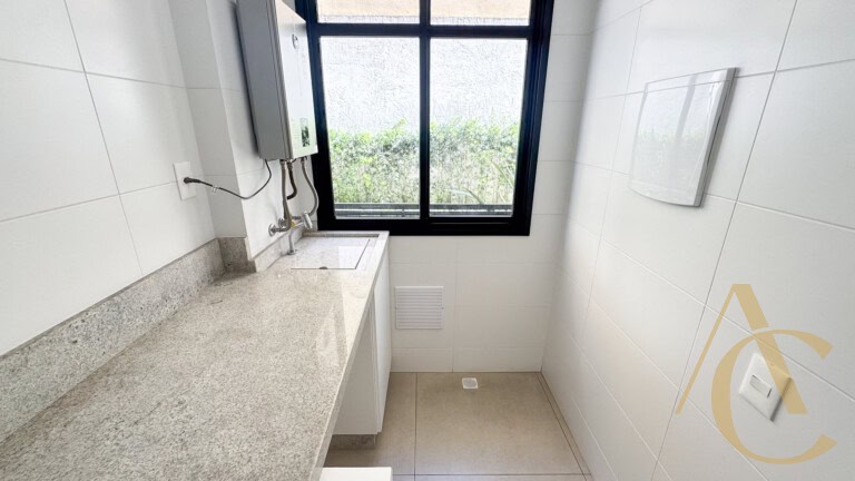 Apartamento à venda – 2 quartos sendo 1 suíte – Coqueiros, Florianópolis/SC.