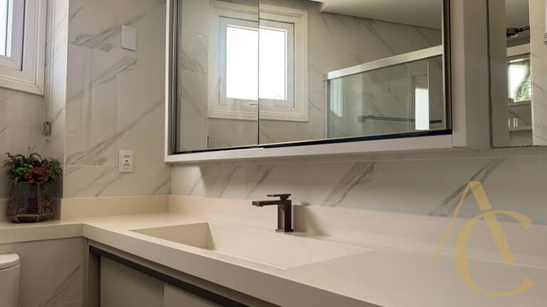 Apartamento/cobertura à venda – 03 suítes – Centro, Florianópolis/SC.