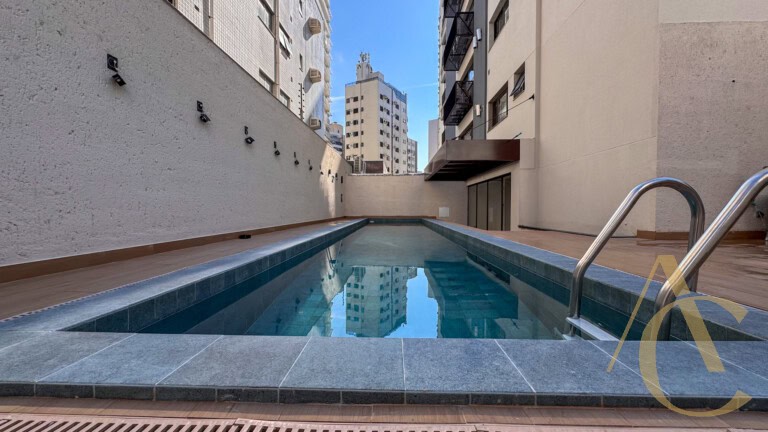 Apartamento/cobertura à venda – 03 suítes – Centro, Florianópolis/SC.