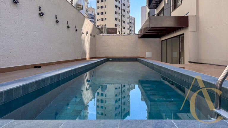 Apartamento/cobertura à venda – 03 suítes – Centro, Florianópolis/SC.