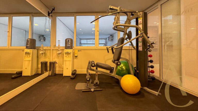 Apartamento/cobertura à venda – 03 suítes – Centro, Florianópolis/SC.