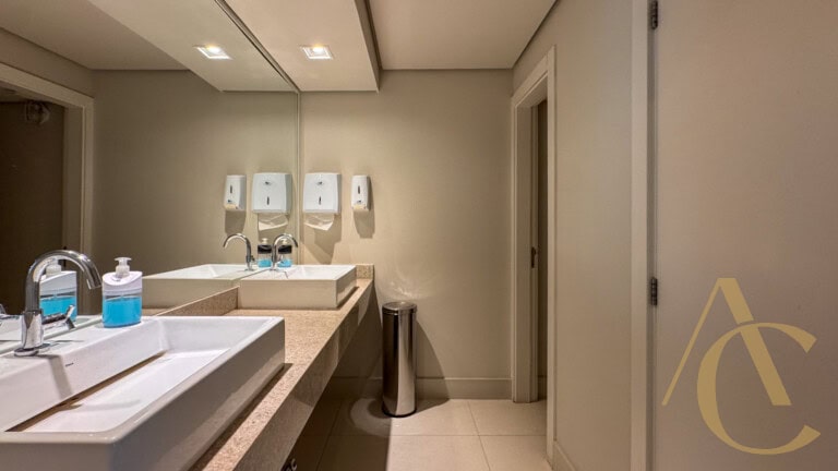 Apartamento/cobertura à venda – 03 suítes – Centro, Florianópolis/SC.