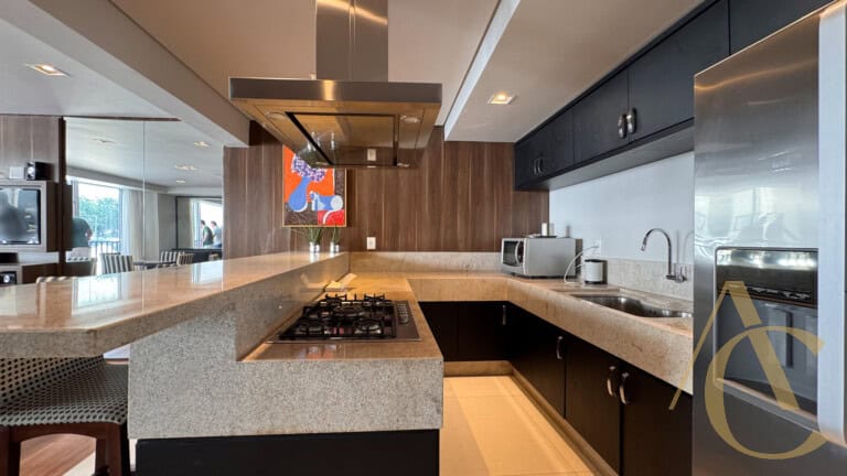 Apartamento/cobertura à venda – 03 suítes – Centro, Florianópolis/SC.