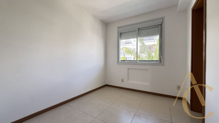 Apartamento para alugar – 1 suíte e 2 demi-suítes –  Abraão – Florianópolis/SC.
