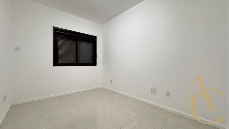 Apartamento à venda – 4 quartos sendo 2 suítes – Centro – Florianópolis/SC.