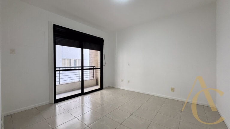 Apartamento à venda – 4 quartos sendo 2 suítes – Centro – Florianópolis/SC.