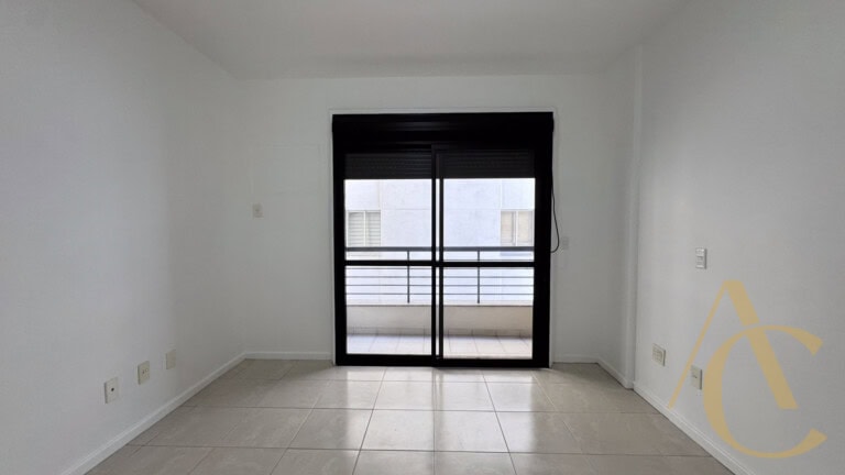 Apartamento à venda – 4 quartos sendo 2 suítes – Centro – Florianópolis/SC.