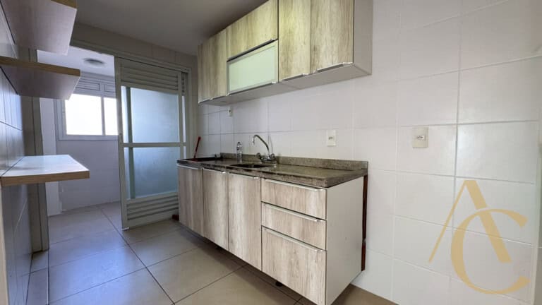 Apartamento para alugar – 1 suíte e 2 demi-suítes –  Abraão – Florianópolis/SC.