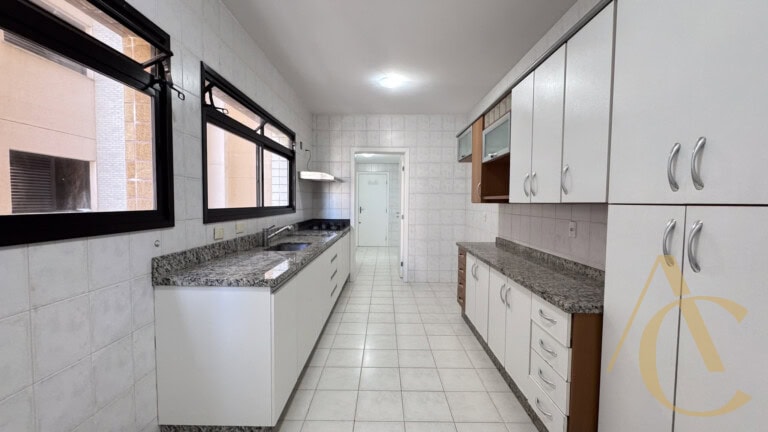 Apartamento à venda – 4 quartos sendo 2 suítes – Centro – Florianópolis/SC.