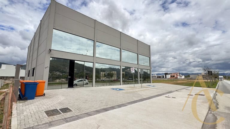 Loja para locação – 446,38m² – Deltaville – Biguaçu/SC.