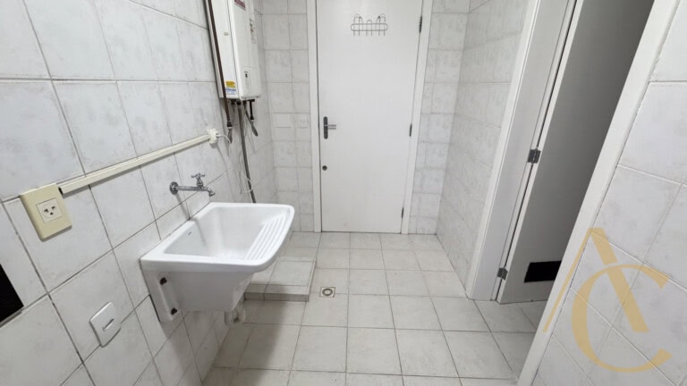 Apartamento à venda – 4 quartos sendo 2 suítes – Centro – Florianópolis/SC.