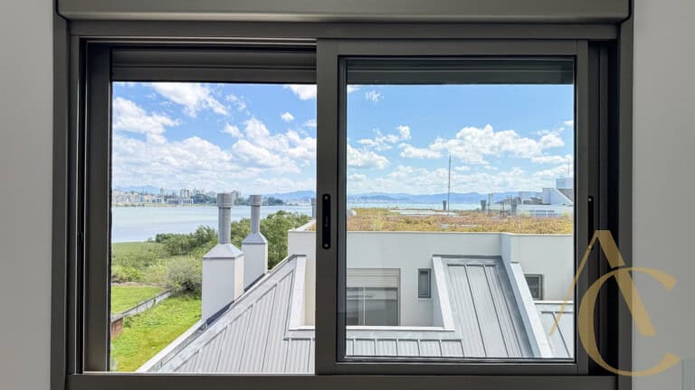 Apartamento para locação – 1 suíte e 2 demi-suítes – João Paulo, Florianópolis/SC.