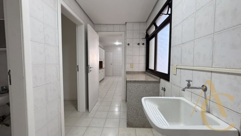 Apartamento à venda – 4 quartos sendo 2 suítes – Centro – Florianópolis/SC.