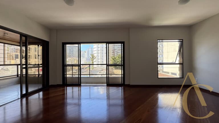 Apartamento à venda – 4 quartos sendo 2 suítes – Centro – Florianópolis/SC.