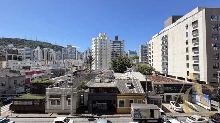 Apartamento à venda – 4 quartos sendo 2 suítes – Centro – Florianópolis/SC.
