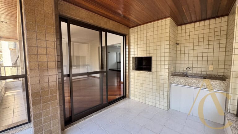 Apartamento à venda – 4 quartos sendo 2 suítes – Centro – Florianópolis/SC.