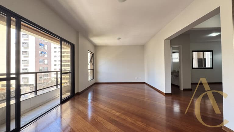 Apartamento à venda – 4 quartos sendo 2 suítes – Centro – Florianópolis/SC.