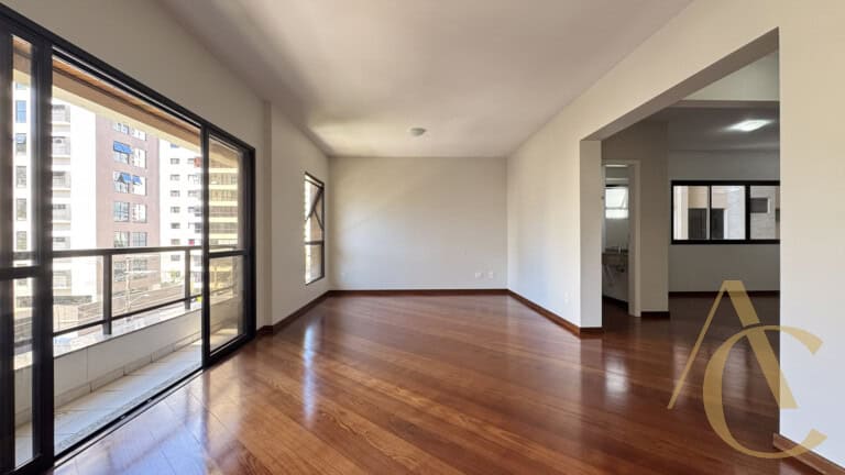 Apartamento à venda – 4 quartos sendo 2 suítes – Centro – Florianópolis/SC.